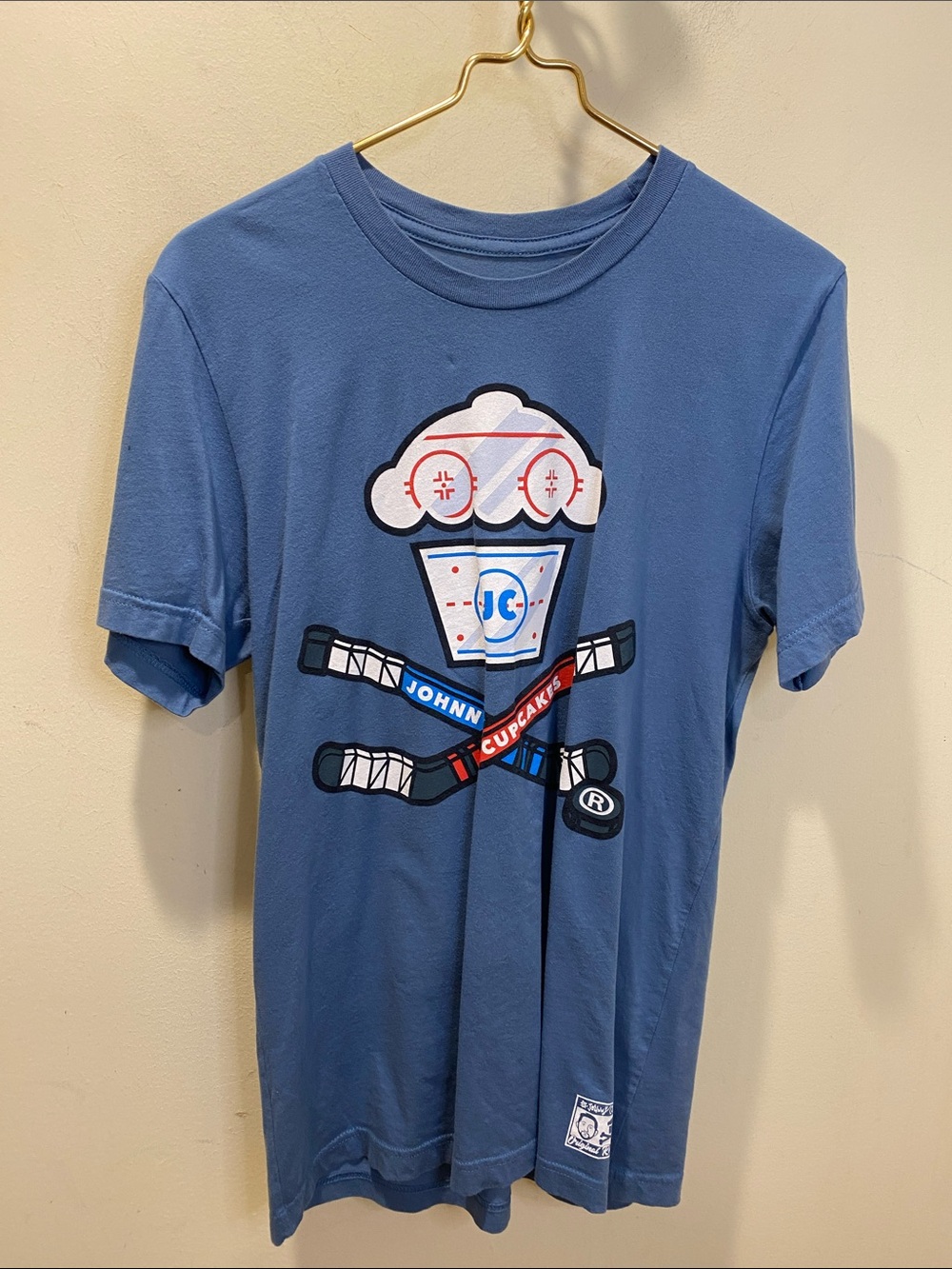 Johnny Cupcakes Men's  Blue Hockey Cupcake Tee Size M
